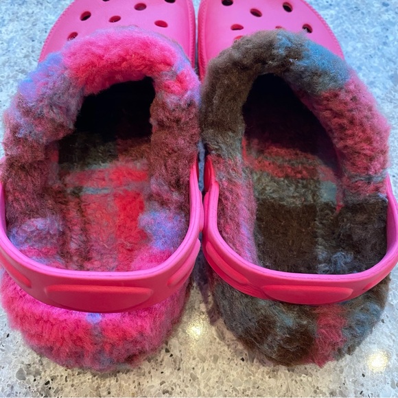 CROCS Hot Pink with Pink Plaid Fleece Lining 5 - Picture 4 of 11